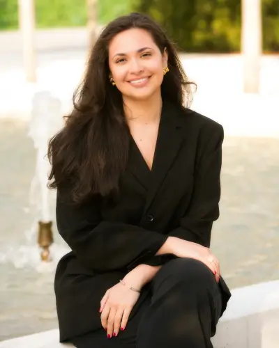 Jordyn Tyler, sit pose